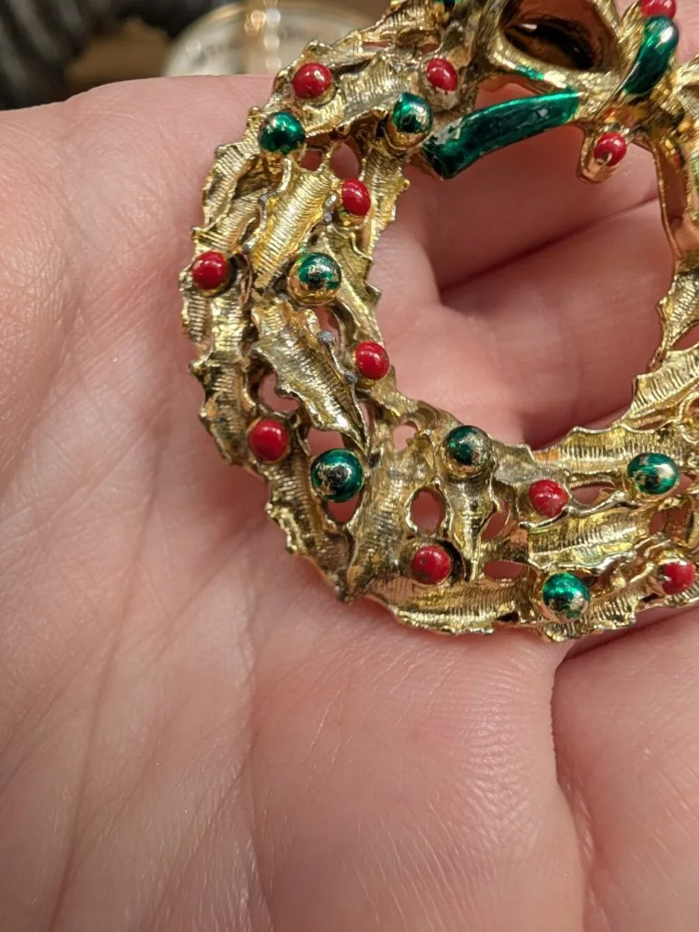 Vintage Mid-Century Gold Tone Christmas Wreath Brooch with Painted Green & Red